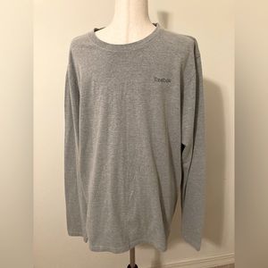 Reebok Men’s Long Sleeve Gray T-Shirt with Crew Neck. Size L